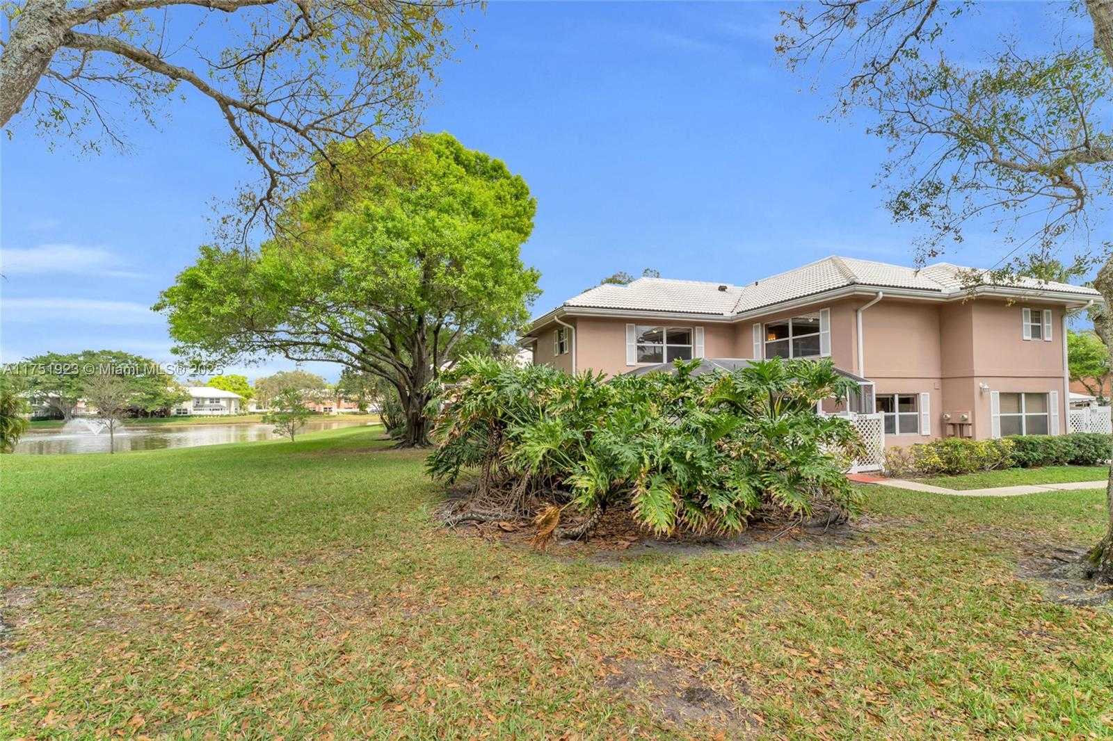 Small Image of 3104 KINGSTON CT #11D, West Palm Beach Number 3