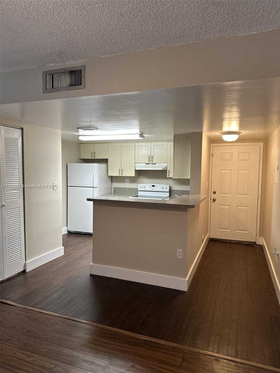 Small Image of 9783 NOB HILL CT #9783, Sunrise Number 10