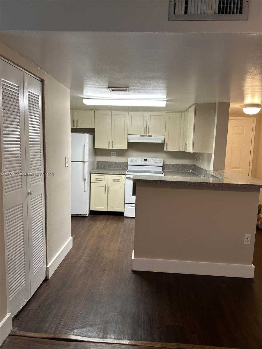 Small Image of 9783 NOB HILL CT #9783, Sunrise Number 9