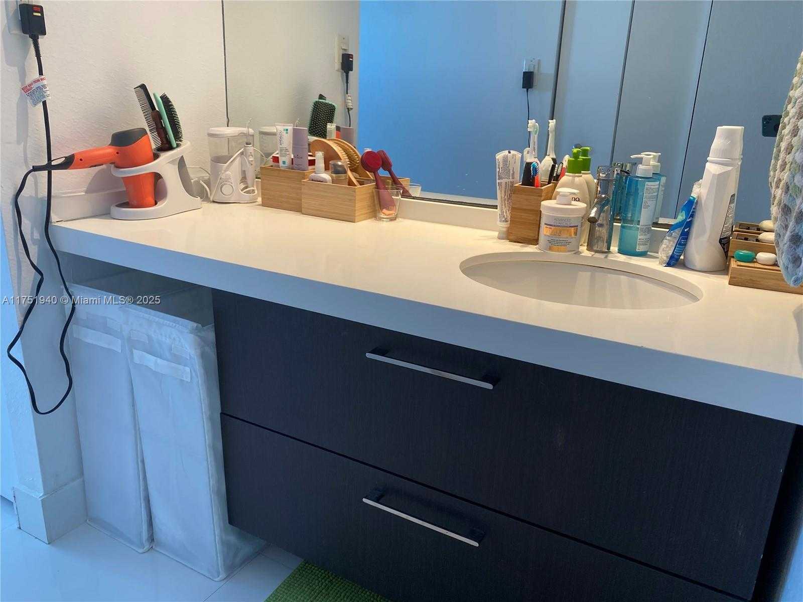 Small Image of 6900 BAY DR #10E, Miami Beach Number 19
