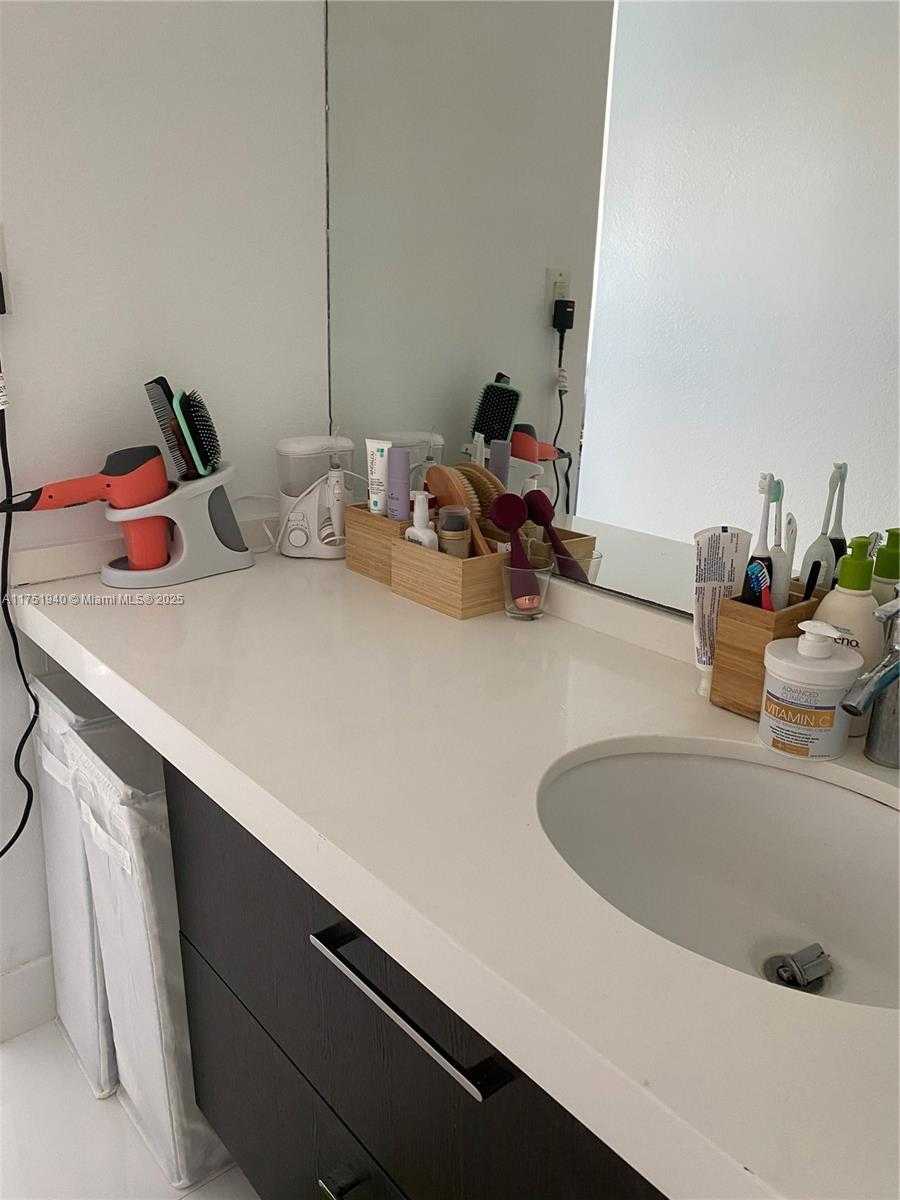 Small Image of 6900 BAY DR #10E, Miami Beach Number 22