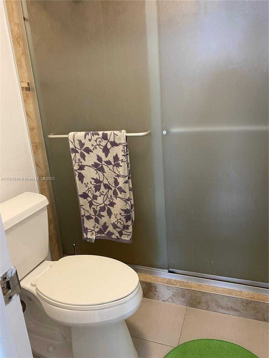 Small Image of 6900 BAY DR #10E, Miami Beach Number 25