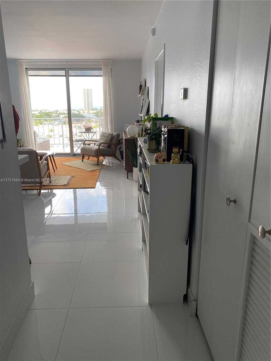 Small Image of 6900 BAY DR #10E, Miami Beach Number 5
