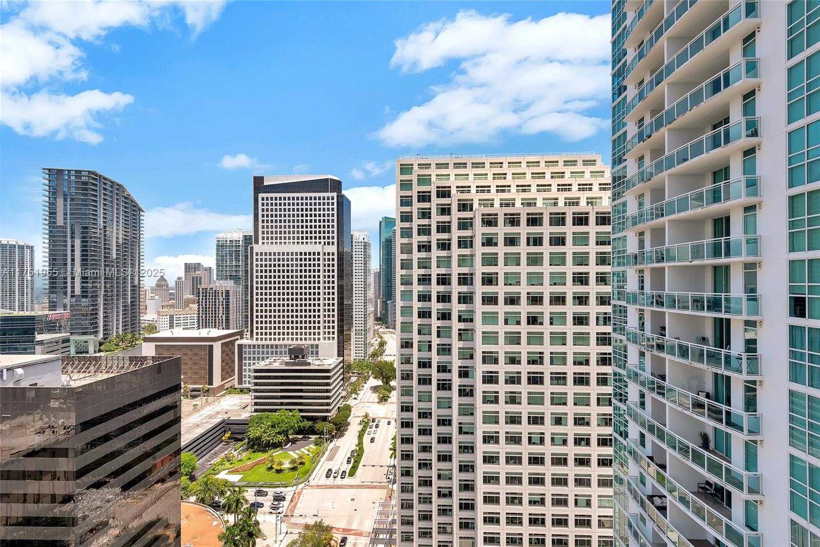 Small Image of 951 BRICKELL AV #2701, Miami Number 14