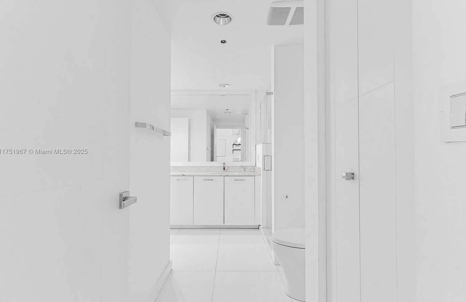Small Image of 55 SE 6th St, Miami, FL 33131, USA Number 15