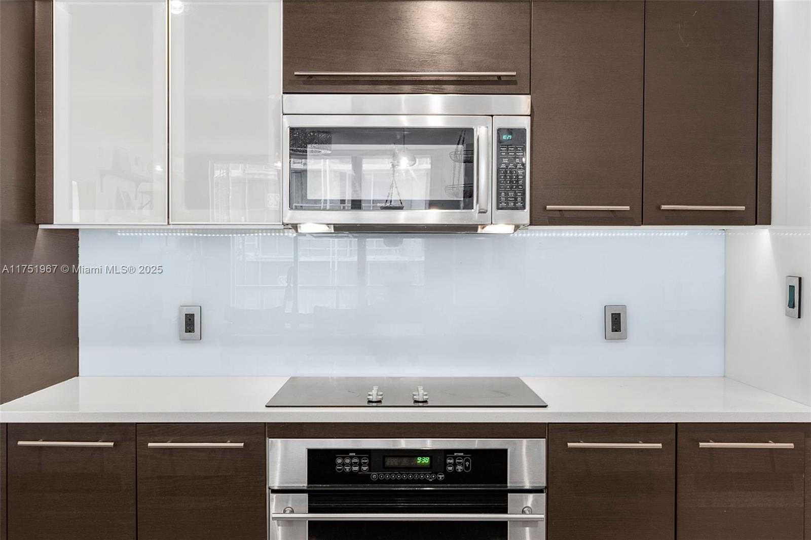 Small Image of 55 SE 6th St, Miami, FL 33131, USA Number 3