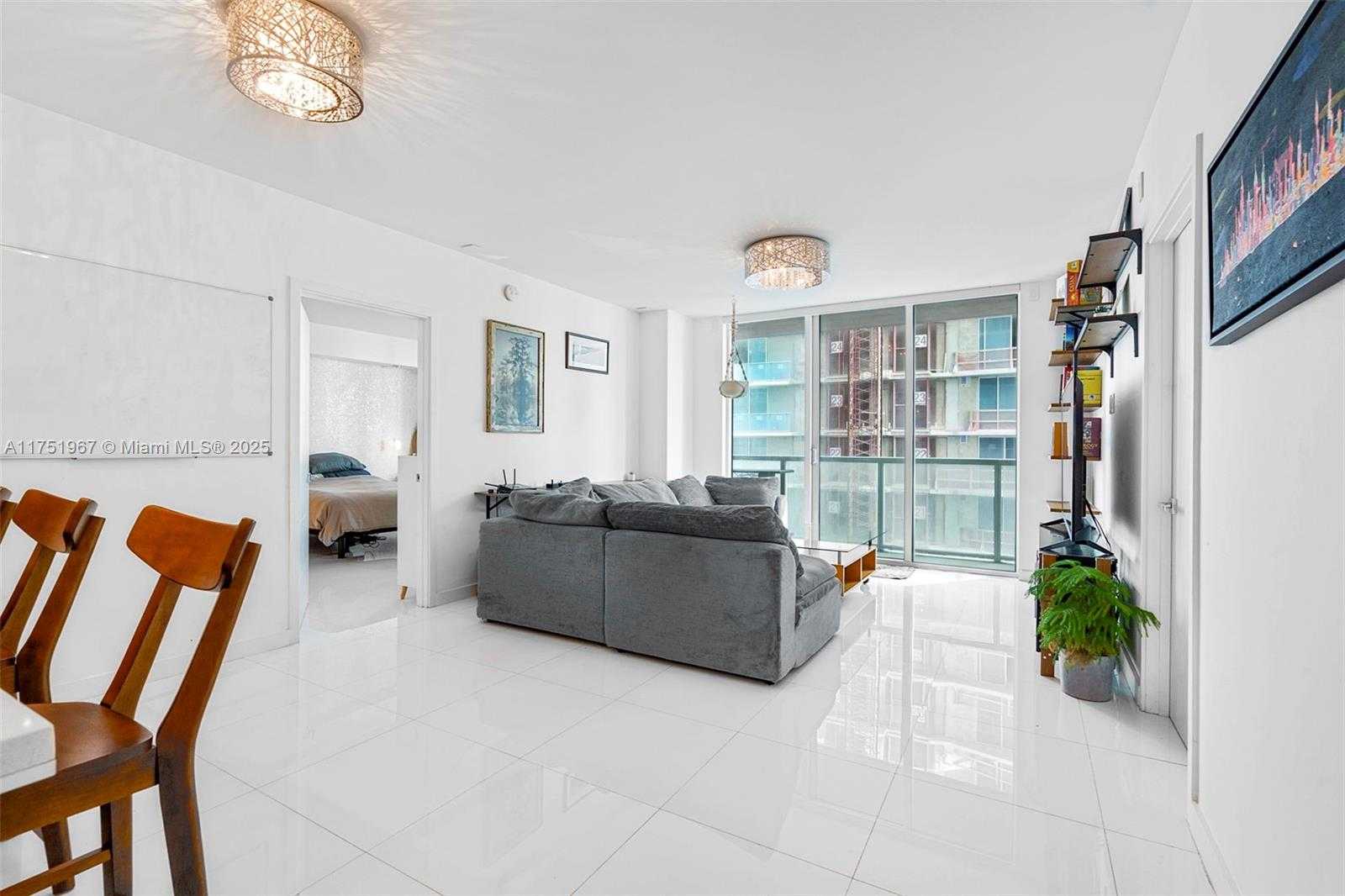 Small Image of 55 SE 6th St, Miami, FL 33131, USA Number 4
