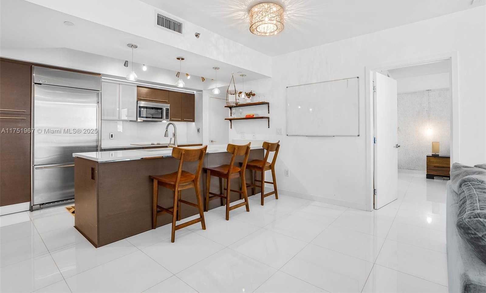 Small Image of 55 SE 6th St, Miami, FL 33131, USA Number 5