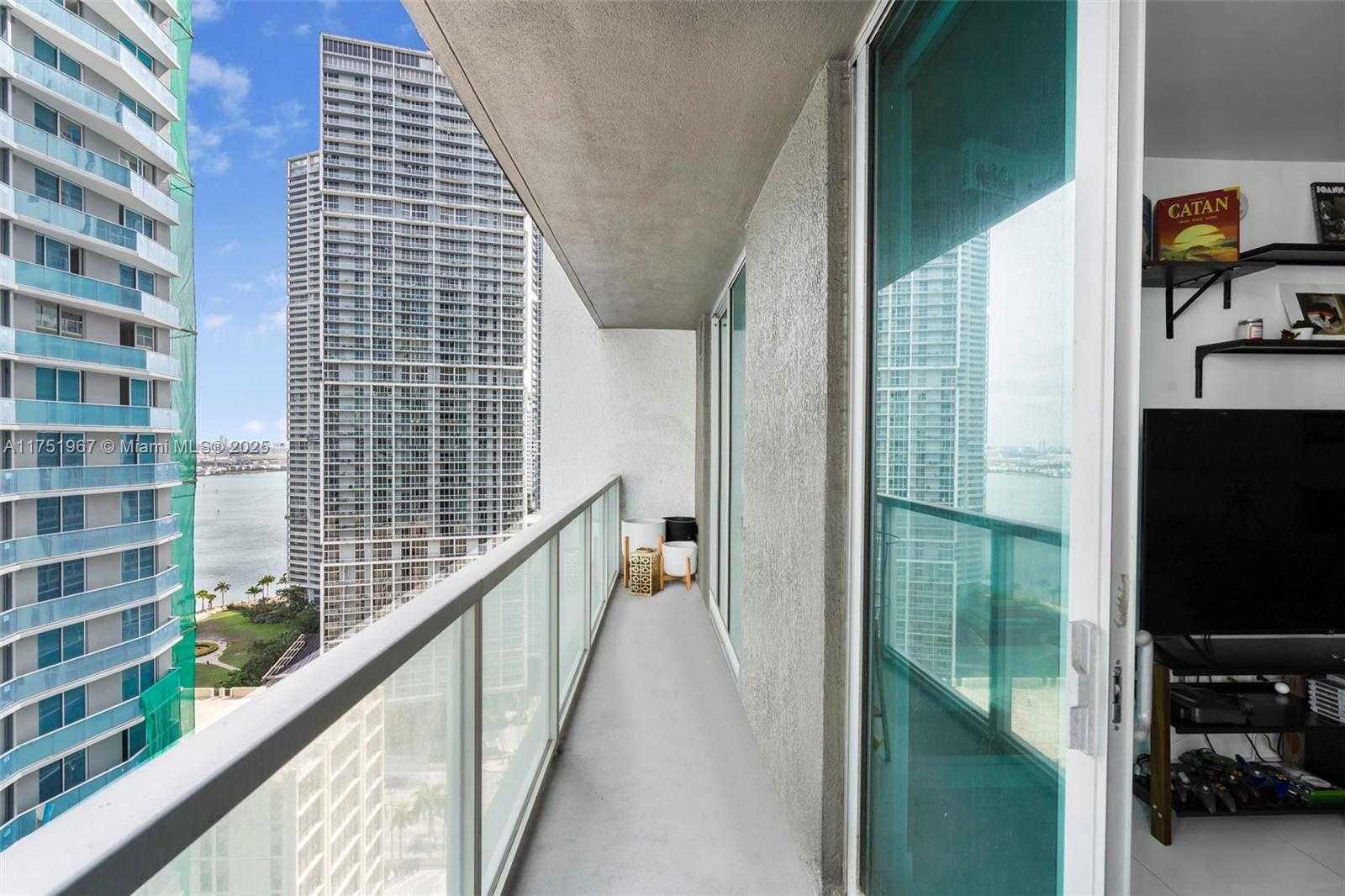 Small Image of 55 SE 6th St, Miami, FL 33131, USA Number 8