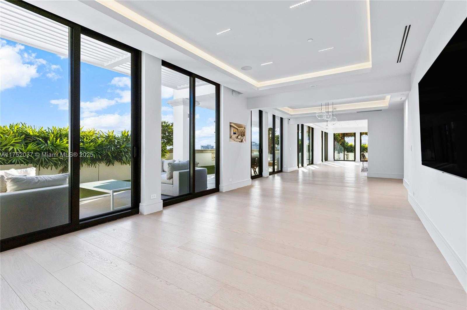 Small Image of 275 GIRALDA AVE #PH, Coral Gables Number 13