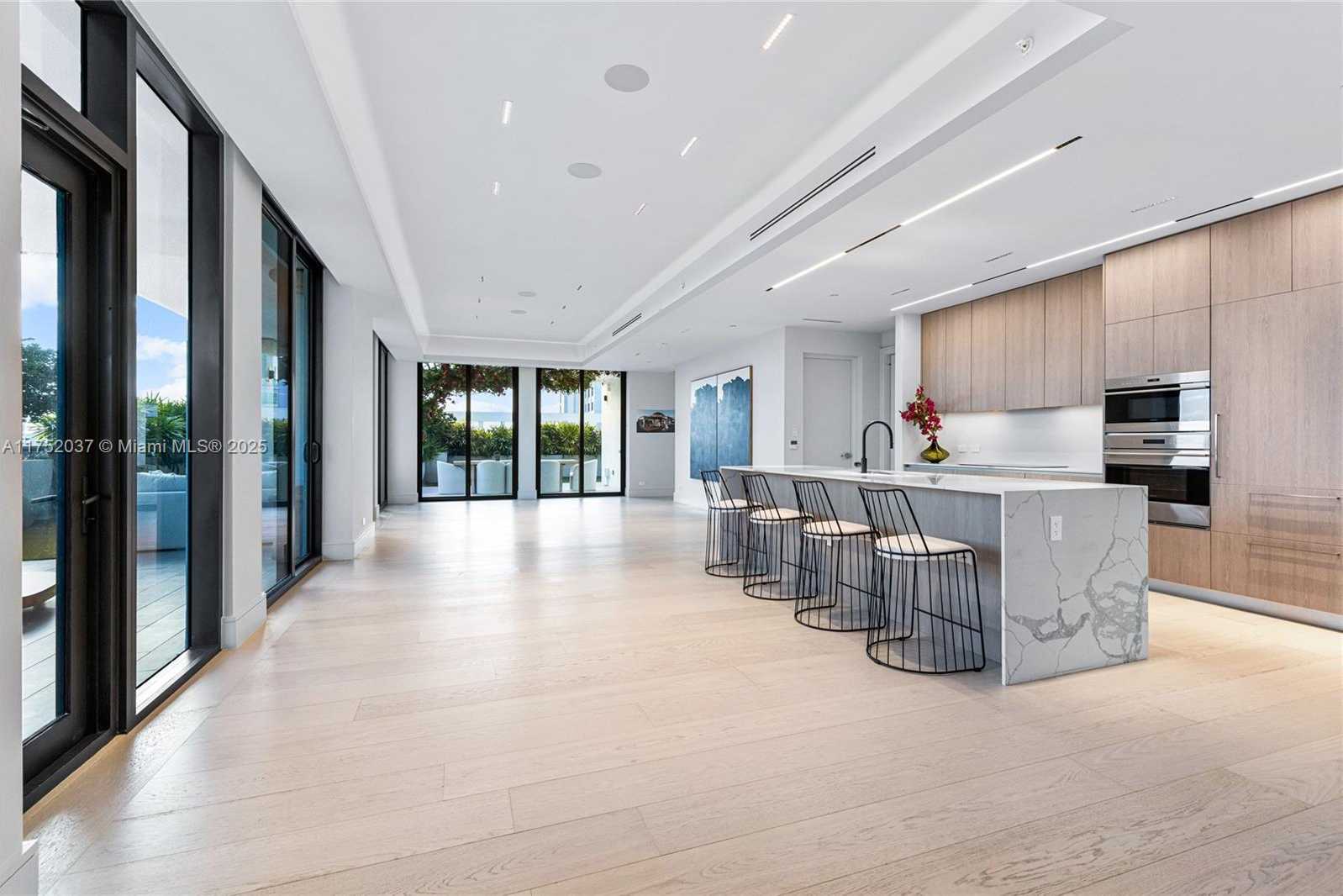Small Image of 275 GIRALDA AVE #PH, Coral Gables Number 3