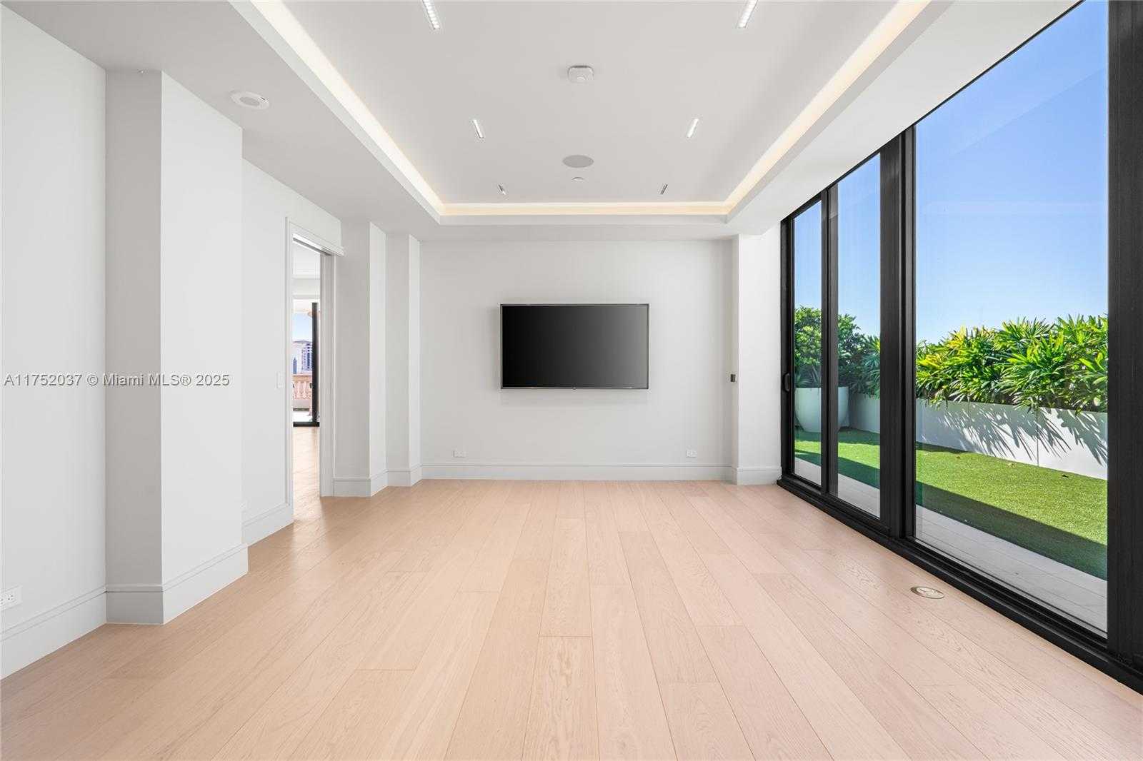 Small Image of 275 GIRALDA AVE #PH, Coral Gables Number 33