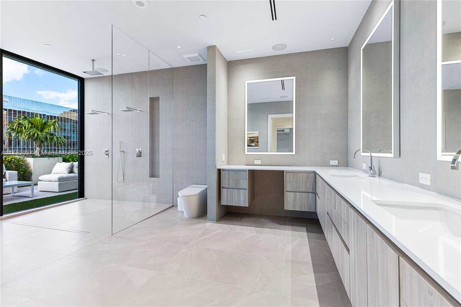 Small Image of 275 GIRALDA AVE #PH, Coral Gables Number 36
