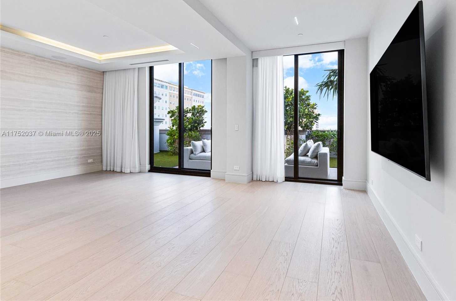 Small Image of 275 GIRALDA AVE #PH, Coral Gables Number 38
