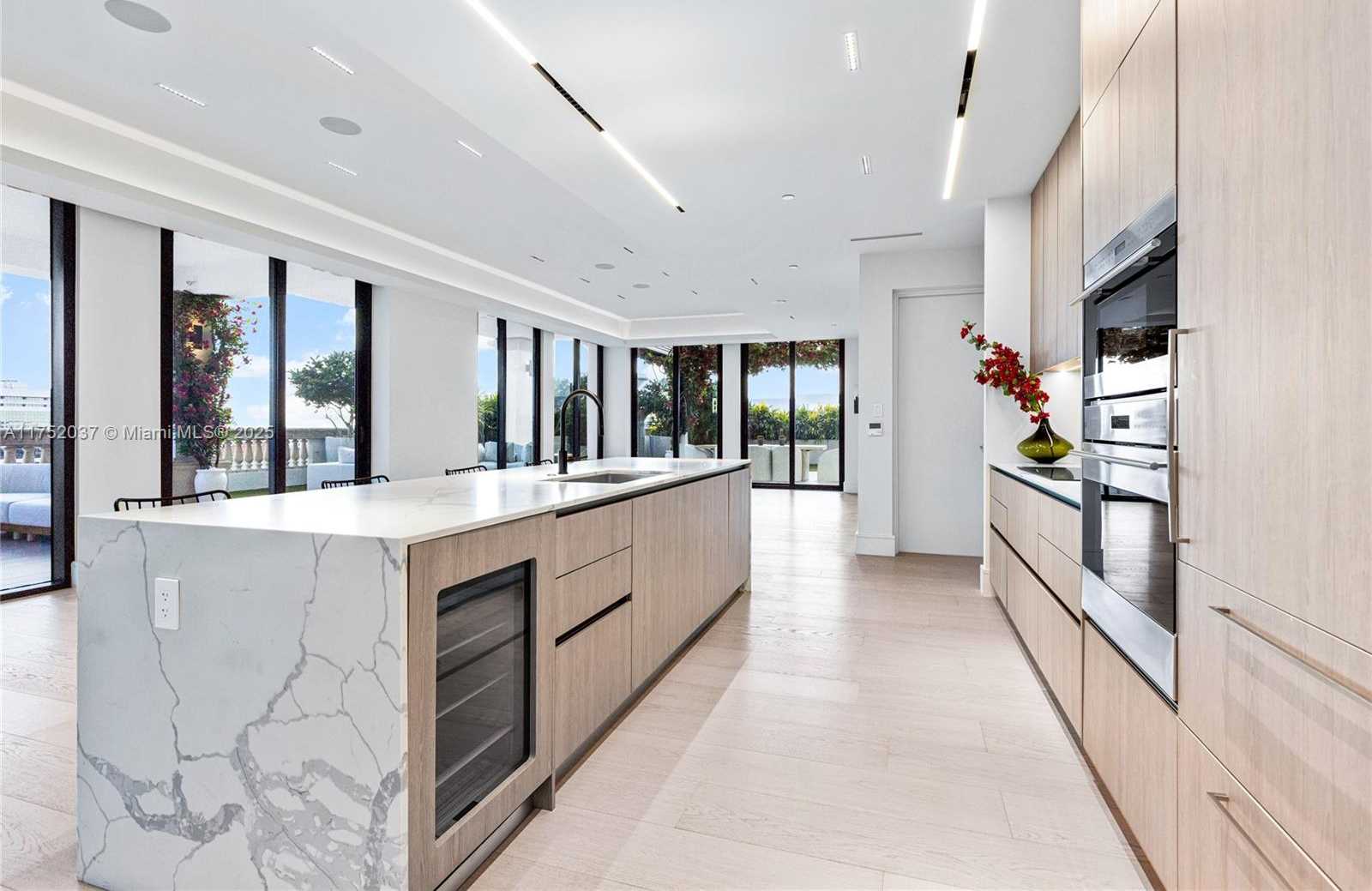 Small Image of 275 GIRALDA AVE #PH, Coral Gables Number 4