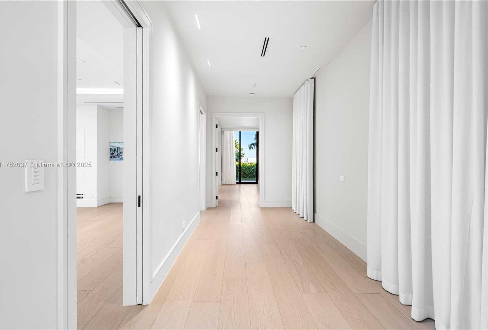 Small Image of 275 GIRALDA AVE #PH, Coral Gables Number 44