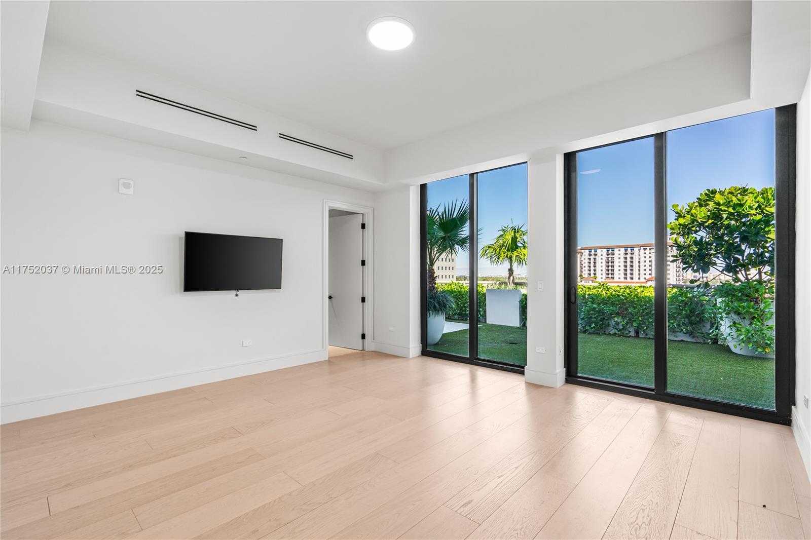 Small Image of 275 GIRALDA AVE #PH, Coral Gables Number 48