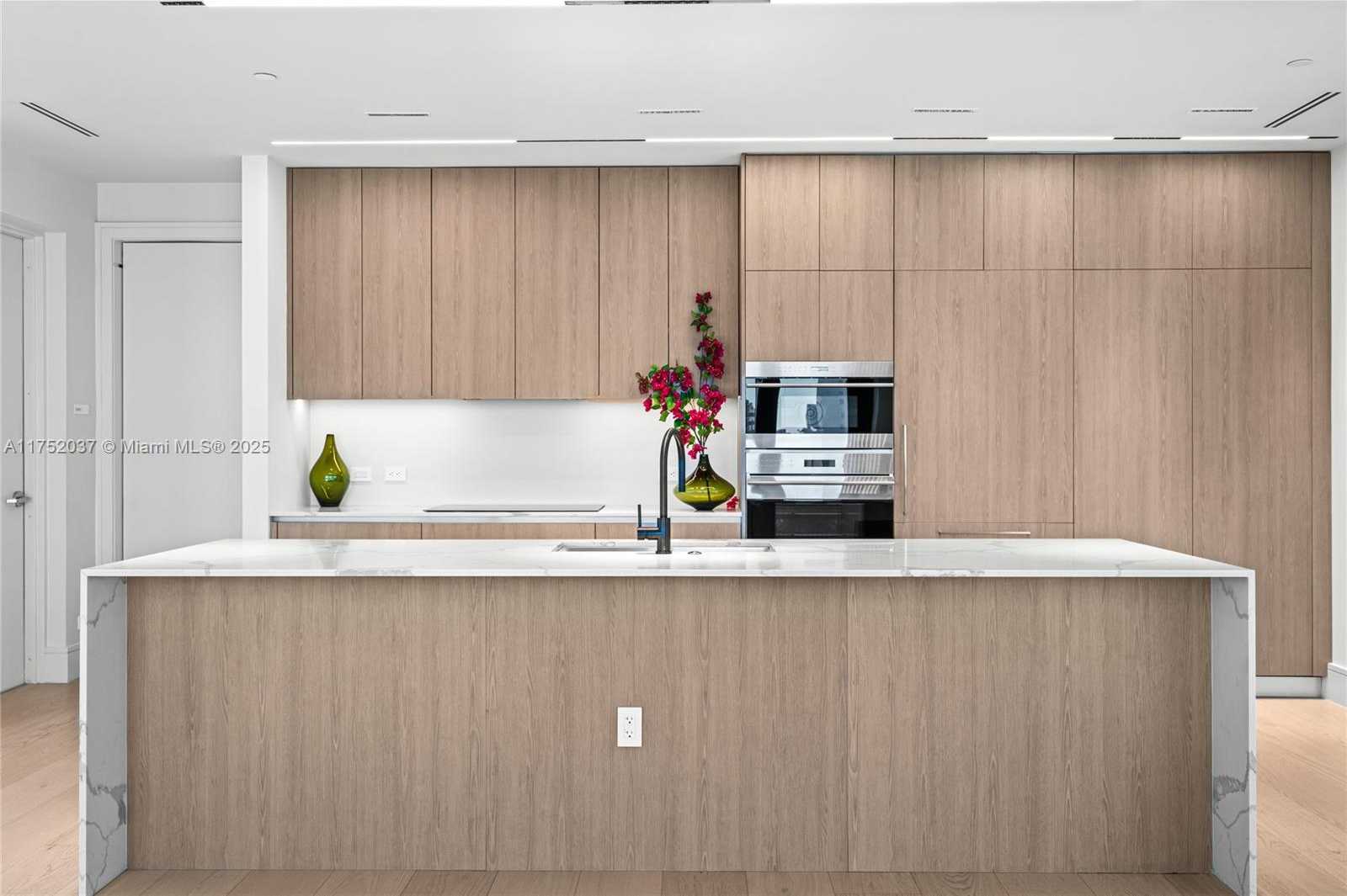 Small Image of 275 GIRALDA AVE #PH, Coral Gables Number 6