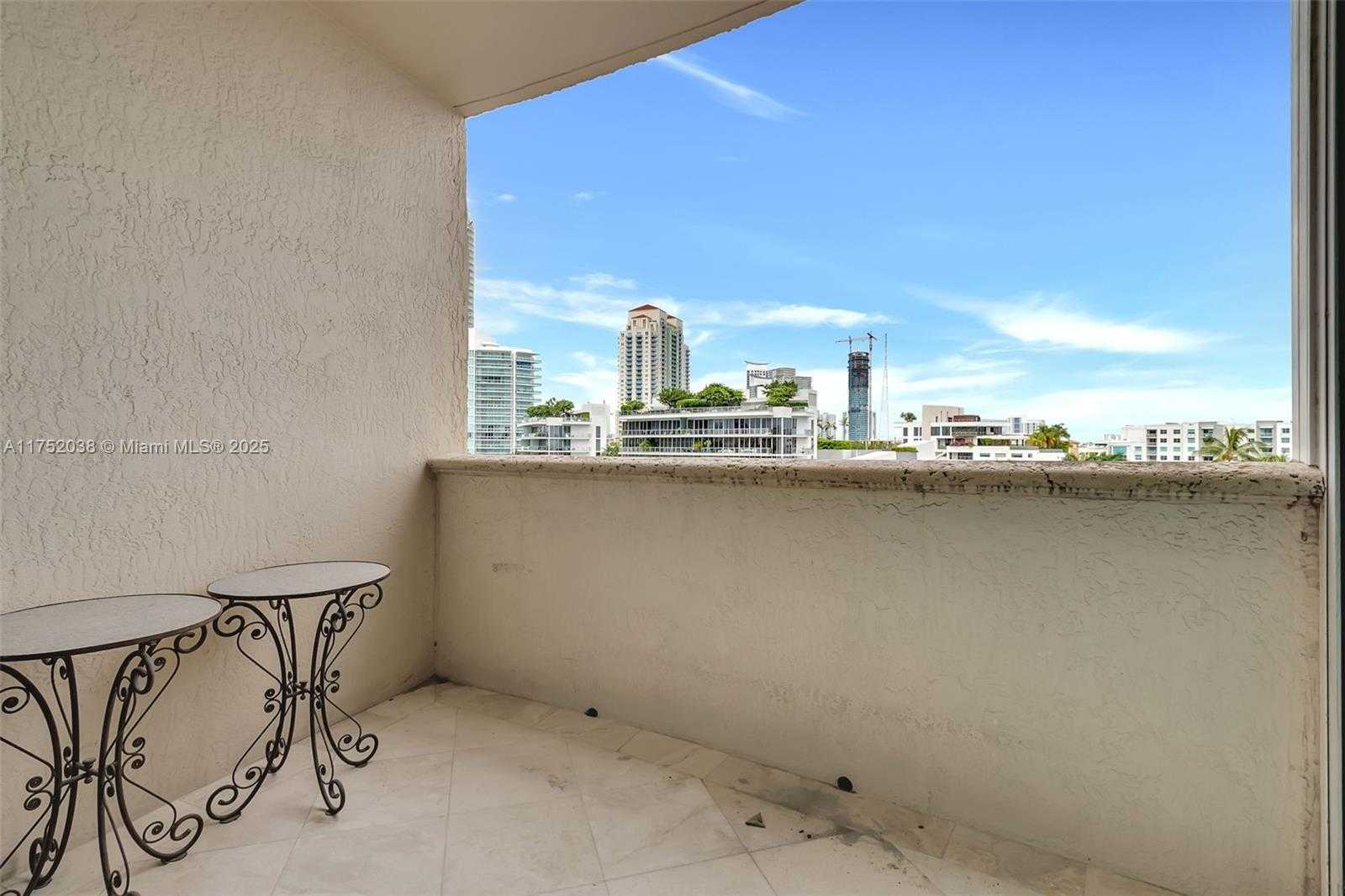 Small Image of 300 SOUTH POINTE DR #606, Miami Beach Number 15