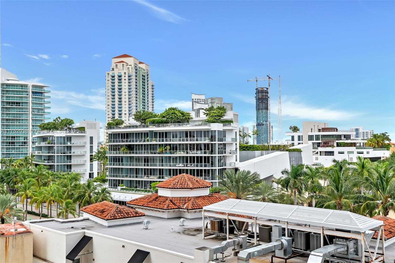 Small Image of 300 SOUTH POINTE DR #606, Miami Beach Number 17