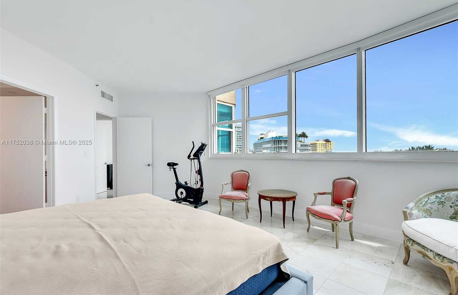 Small Image of 300 SOUTH POINTE DR #606, Miami Beach Number 7