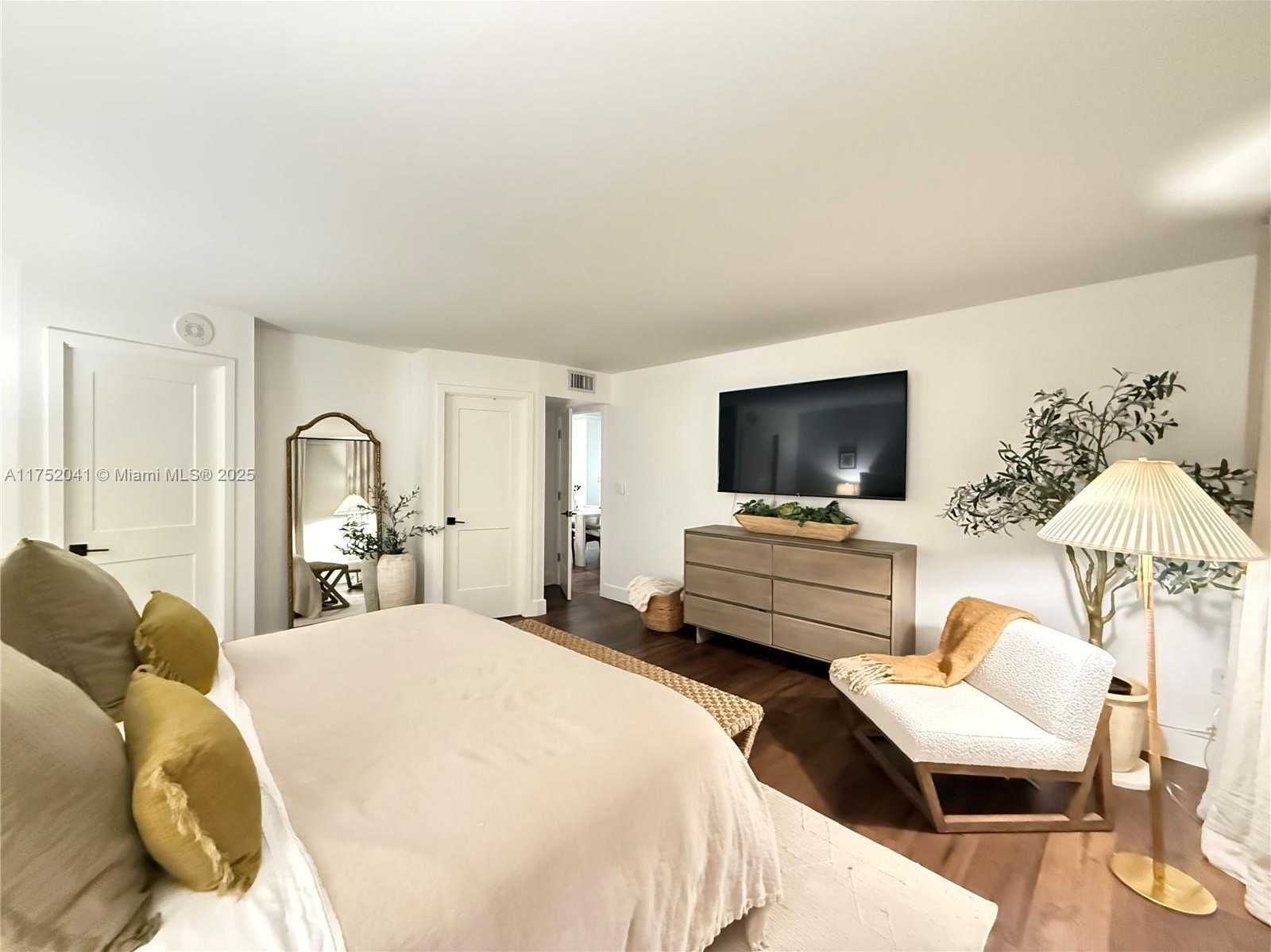 Small Image of 600 BILTMORE WAY #215, Coral Gables Number 7