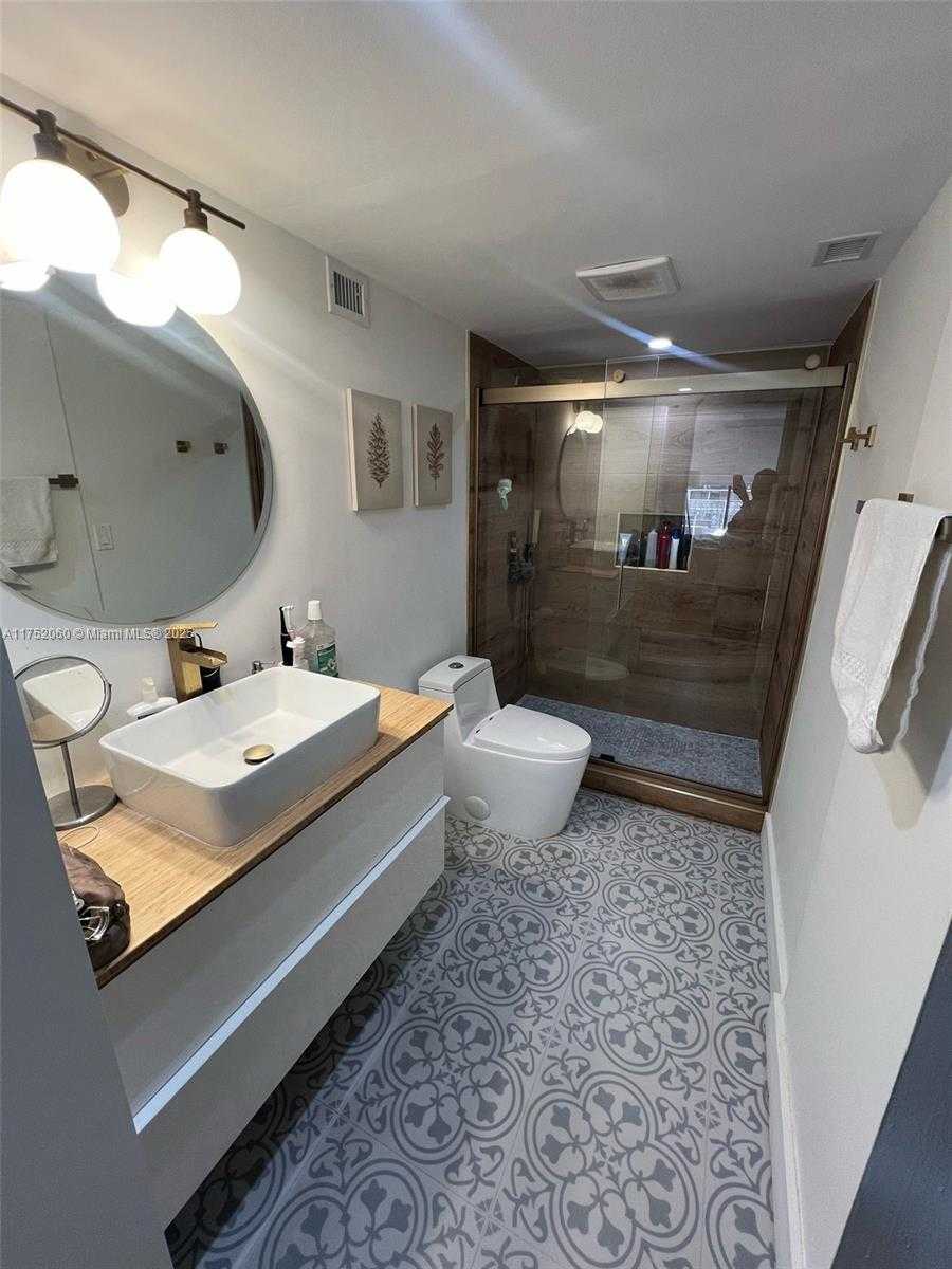 Small Image of 1901 BRICKELL AVE #B1706, Miami Number 10