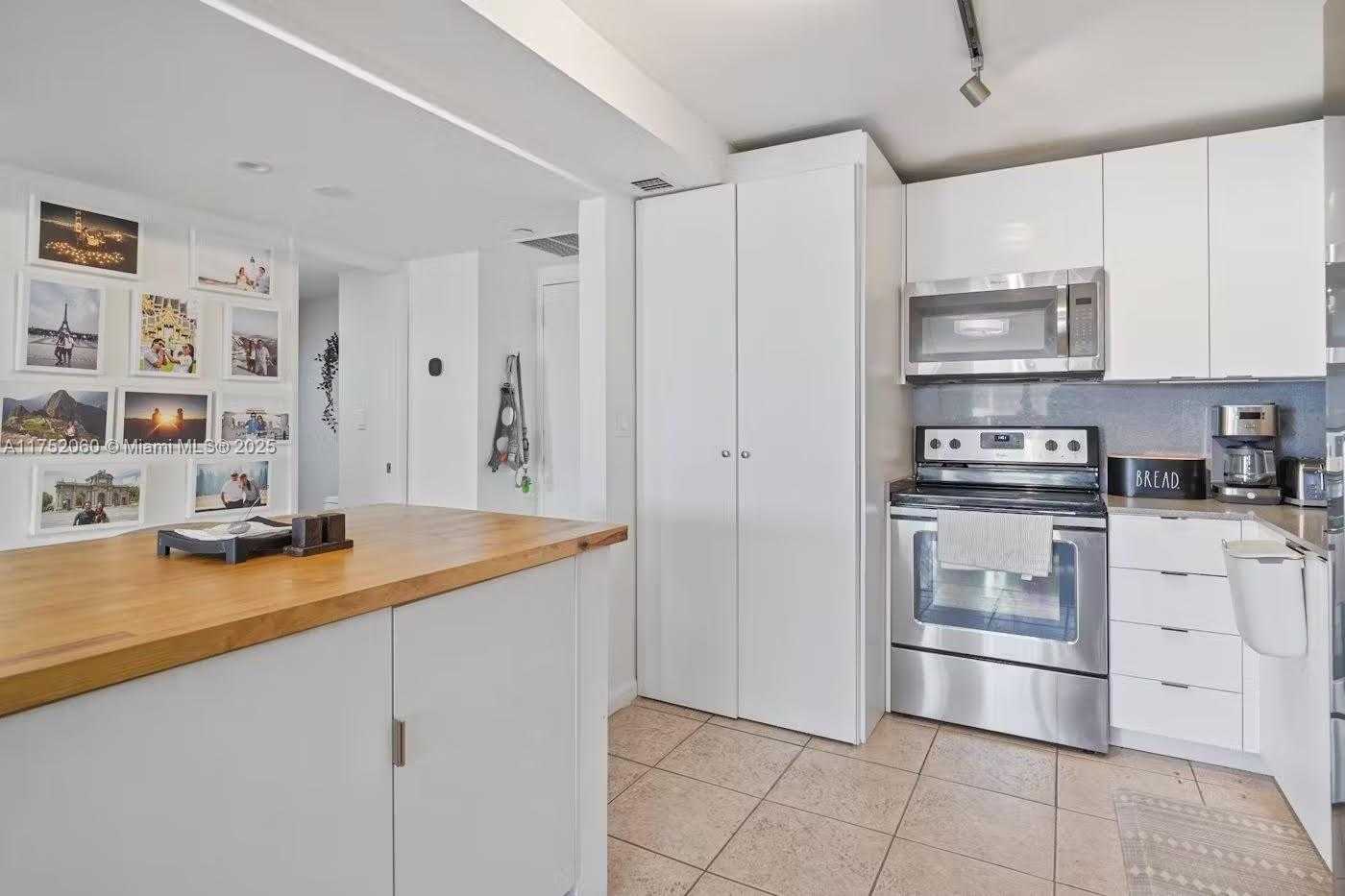 Small Image of 1901 BRICKELL AVE #B1706, Miami Number 4