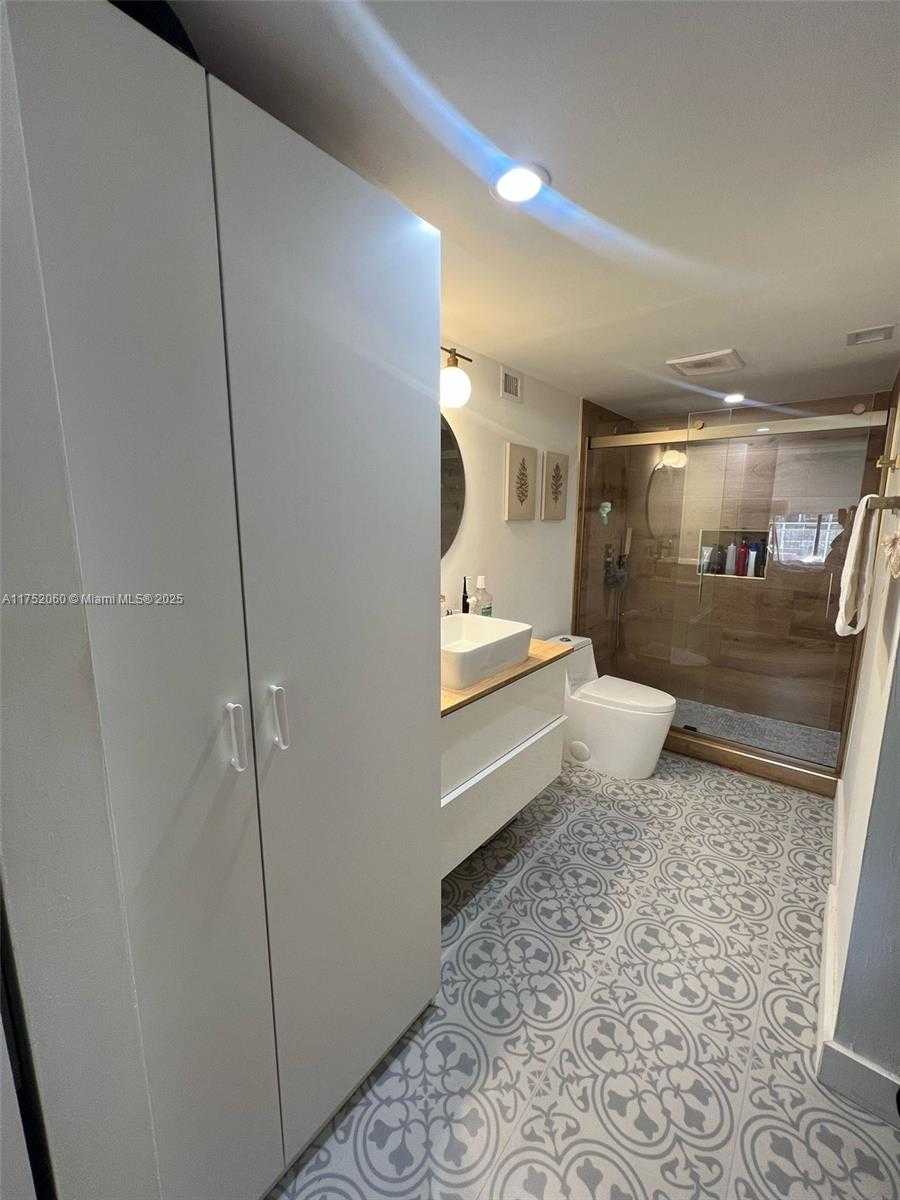 Small Image of 1901 BRICKELL AVE #B1706, Miami Number 9
