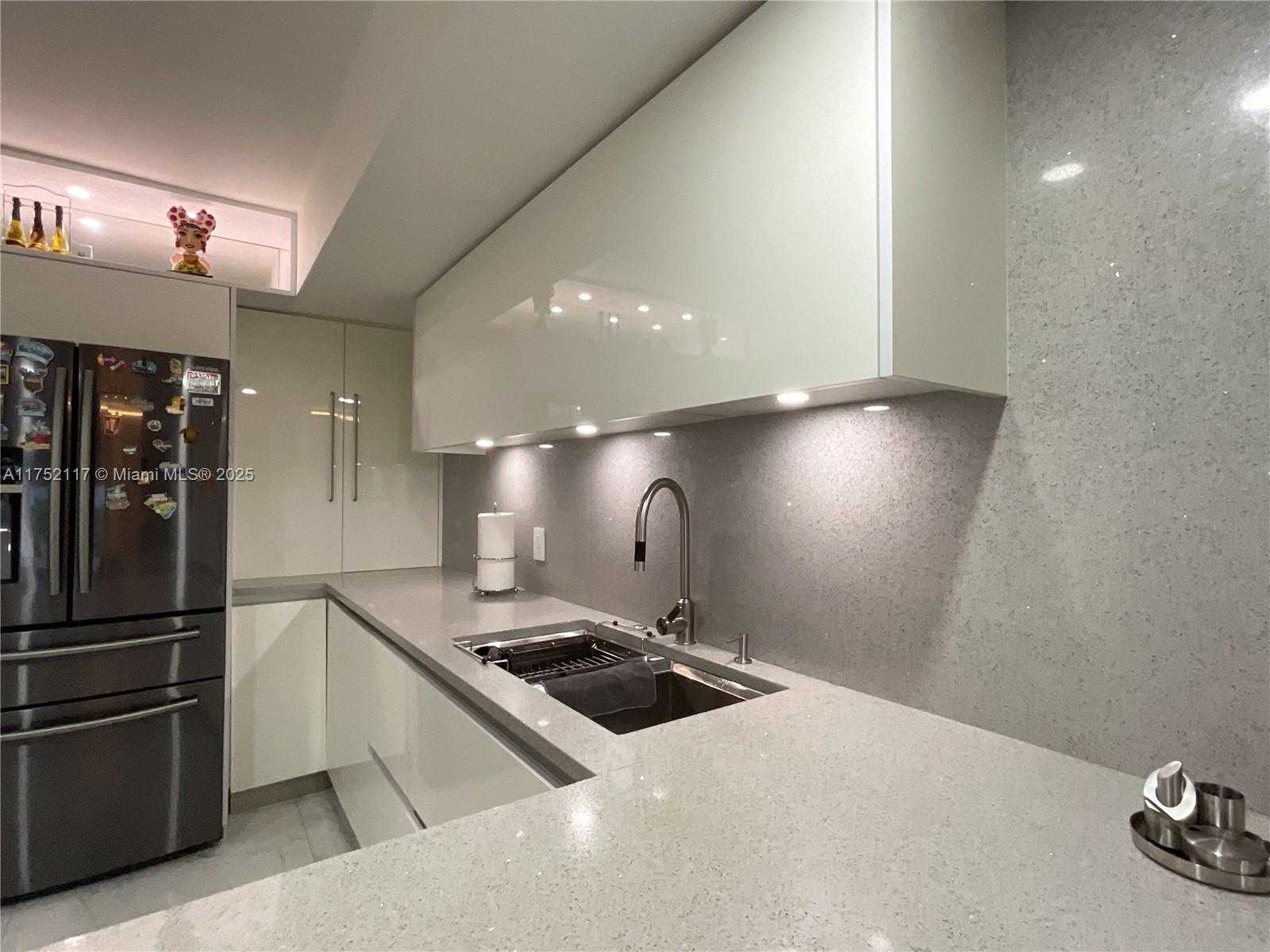 Small Image of 1301 NORTH EAST MIAMI GARDENS DR #501W, Miami Number 2