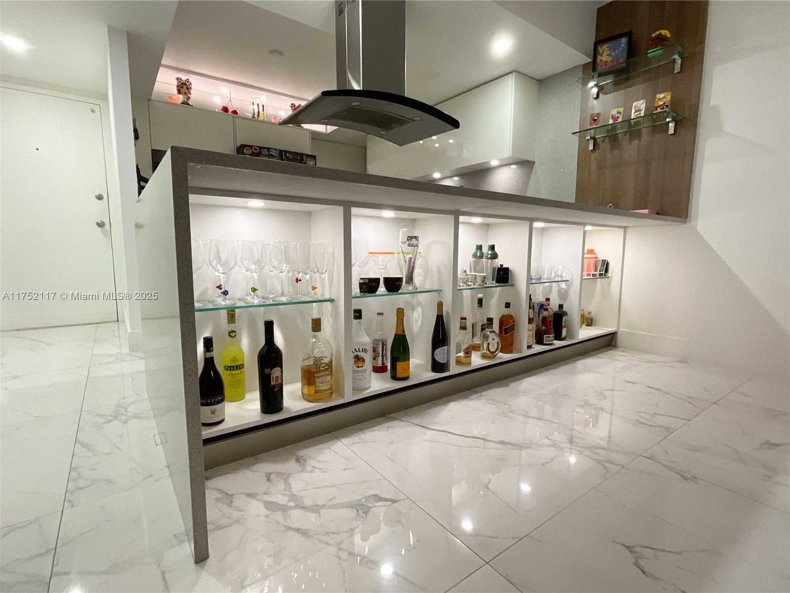 Small Image of 1301 NORTH EAST MIAMI GARDENS DR #501W, Miami Number 4