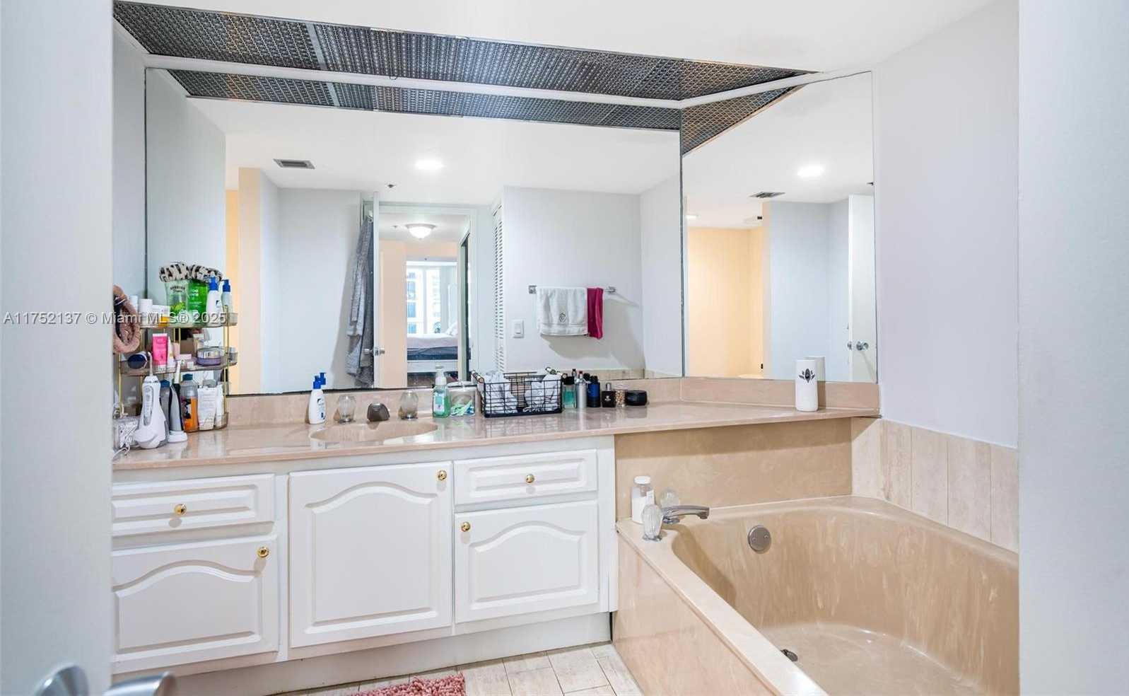 Small Image of 1717 NORTH BAYSHORE DR #A-3242, Miami Number 21