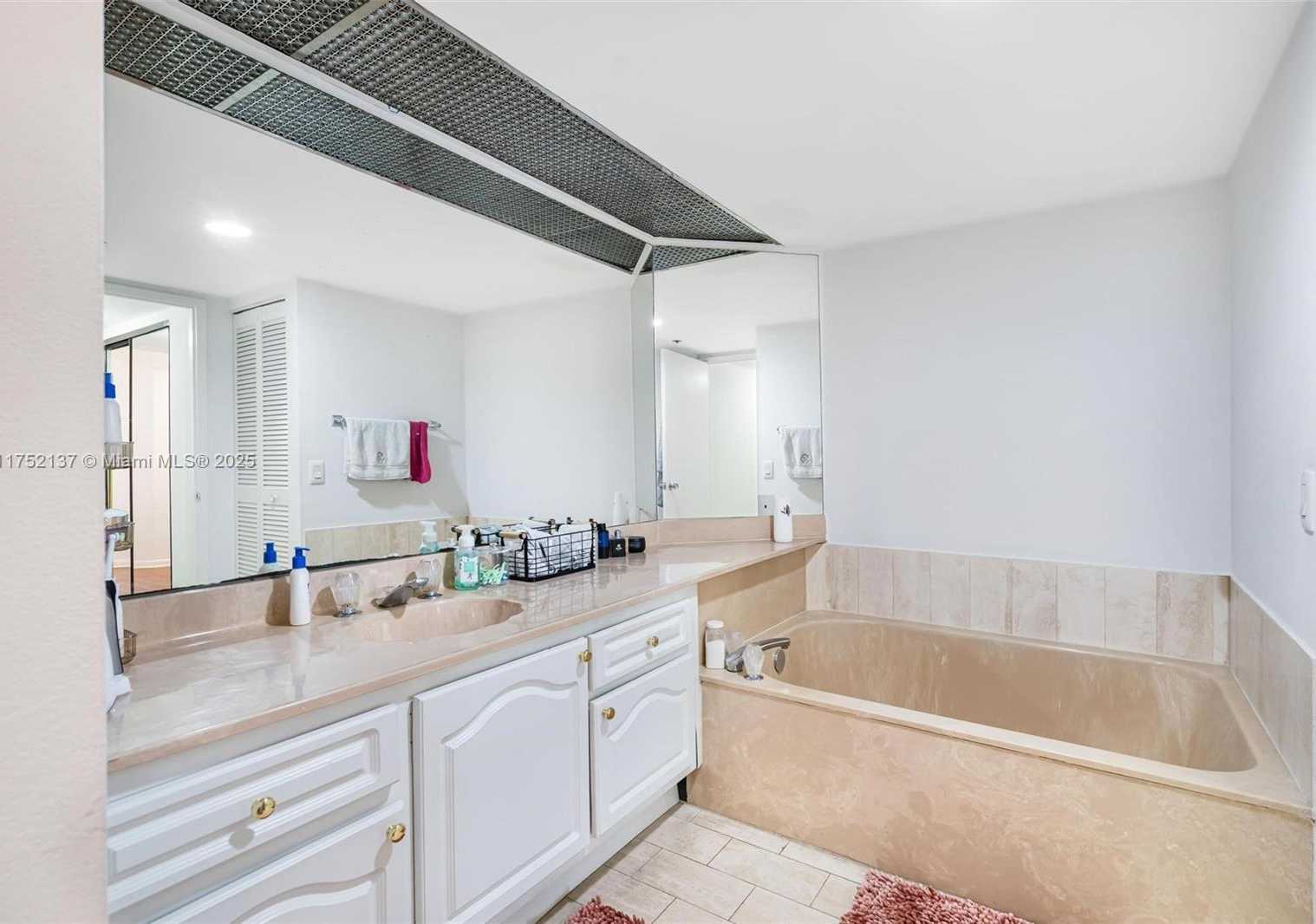 Small Image of 1717 NORTH BAYSHORE DR #A-3242, Miami Number 22