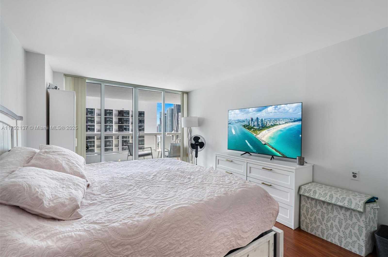 Small Image of 1717 NORTH BAYSHORE DR #A-3242, Miami Number 24