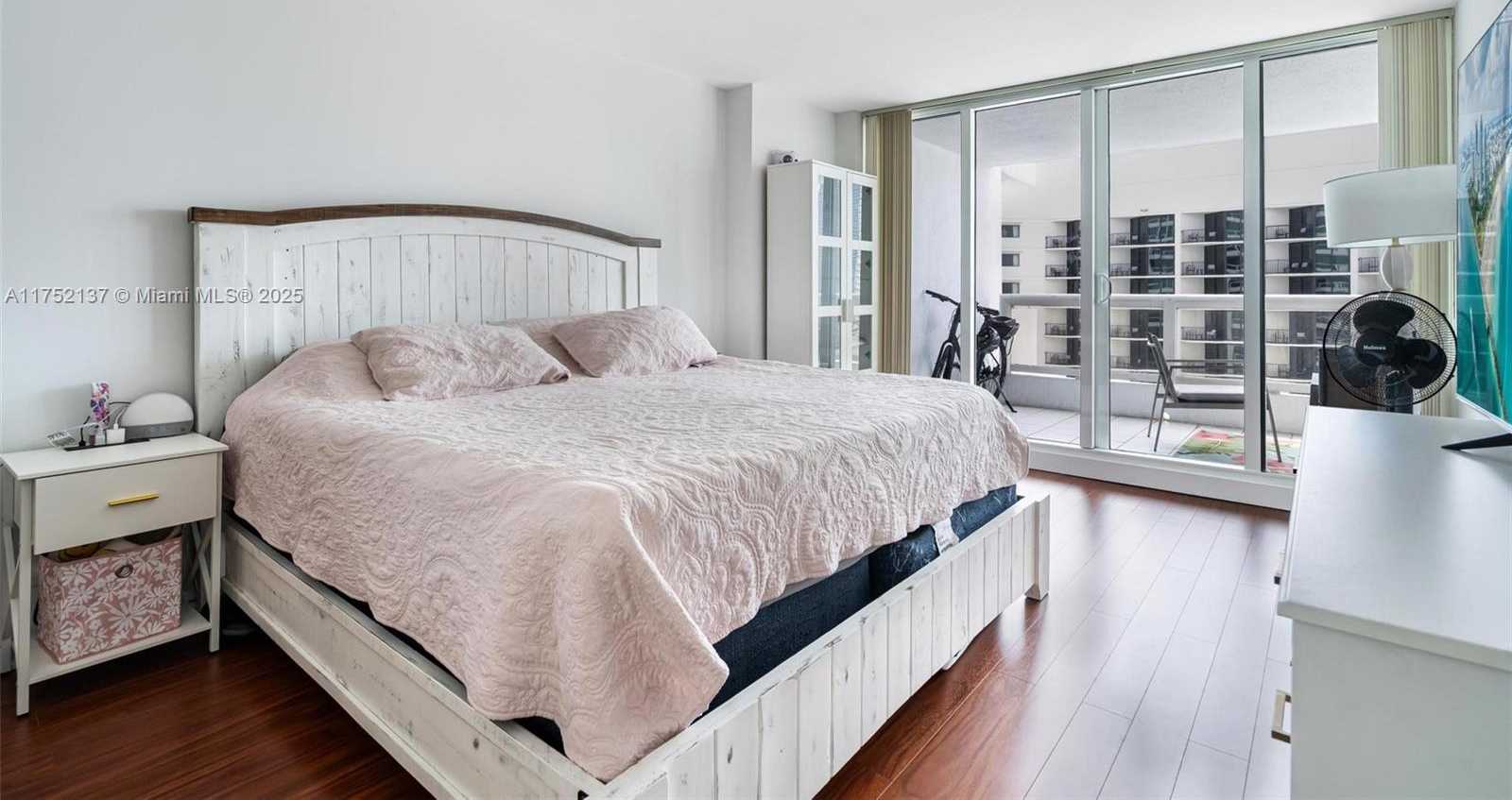 Small Image of 1717 NORTH BAYSHORE DR #A-3242, Miami Number 25