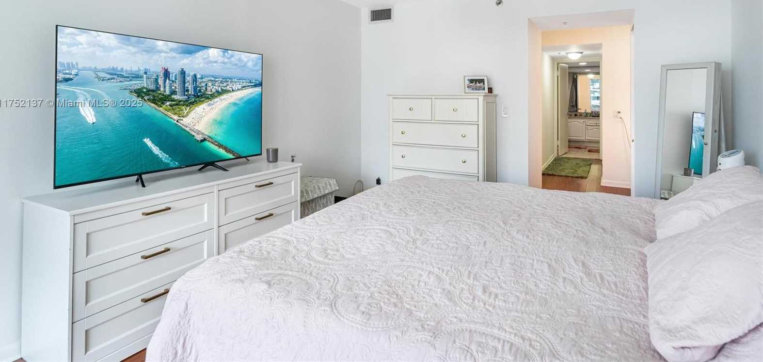 Small Image of 1717 NORTH BAYSHORE DR #A-3242, Miami Number 27