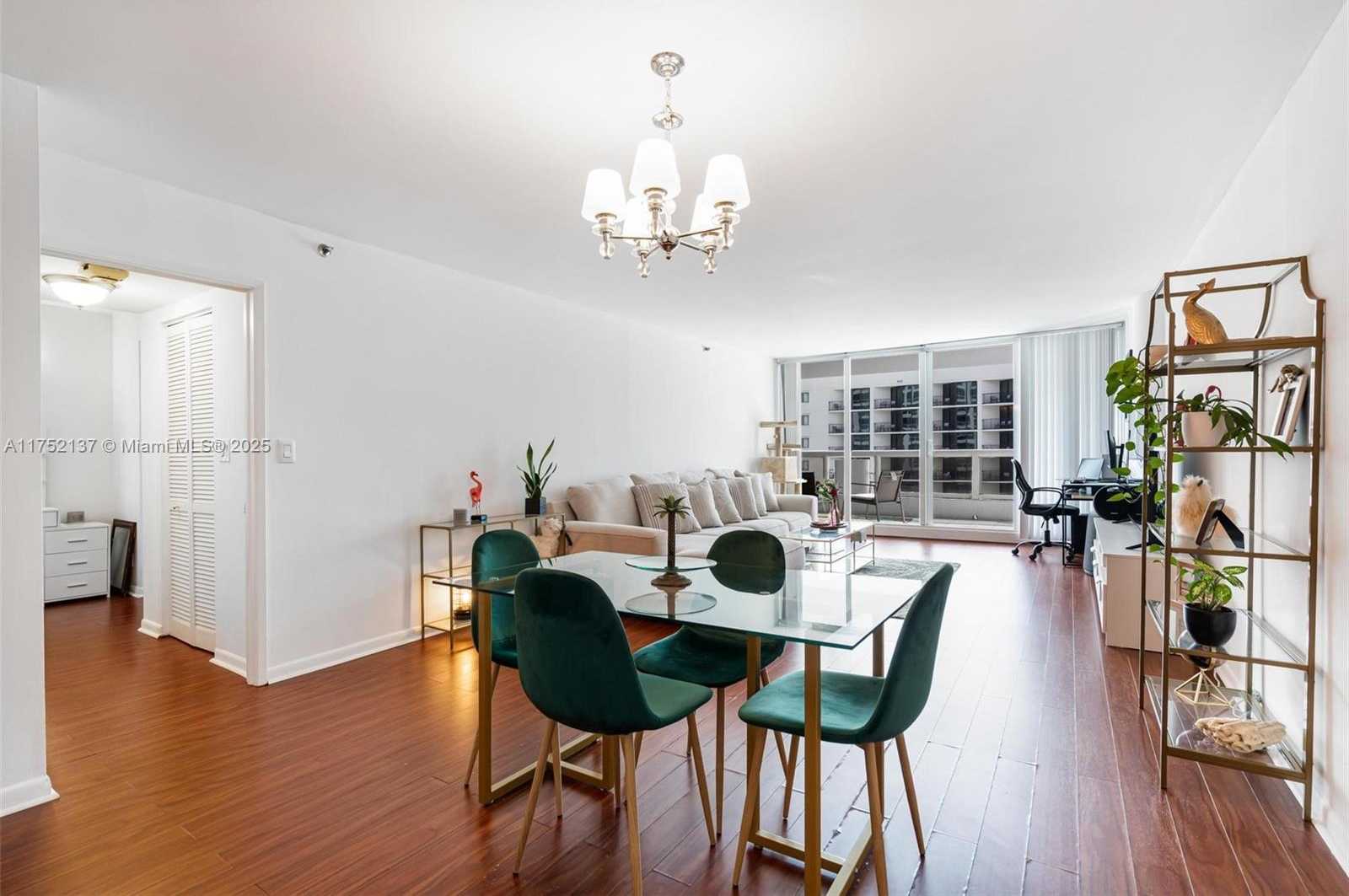 Small Image of 1717 NORTH BAYSHORE DR #A-3242, Miami Number 4