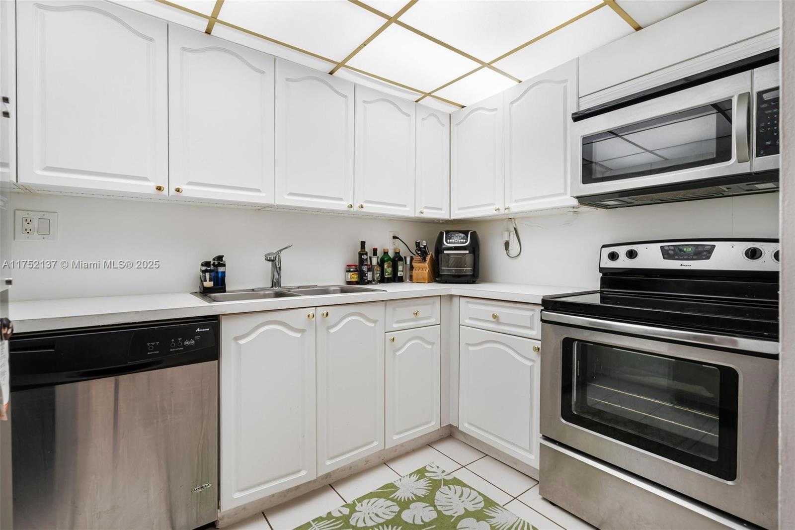 Small Image of 1717 NORTH BAYSHORE DR #A-3242, Miami Number 6