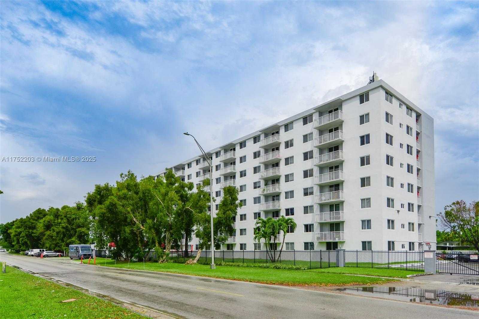 Small Image of 1251 NORTH EAST 108TH ST #411, Miami Number 28
