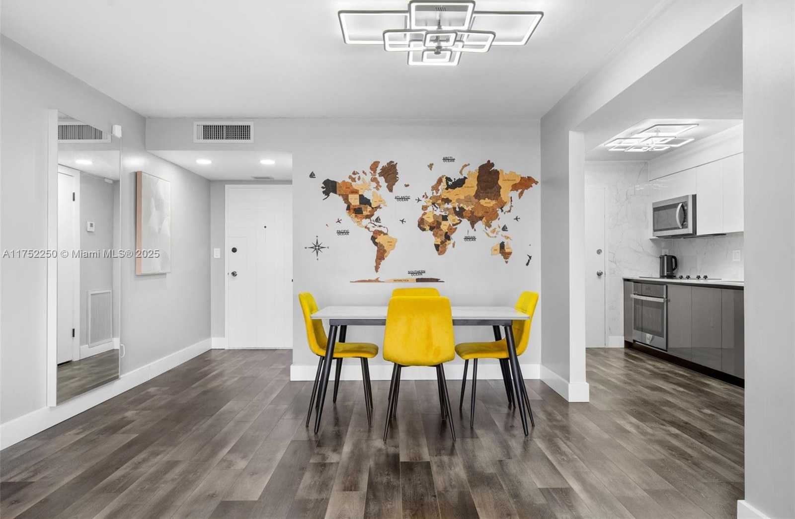 Small Image of 18011 BISCAYNE BLVD #1602, Aventura Number 11