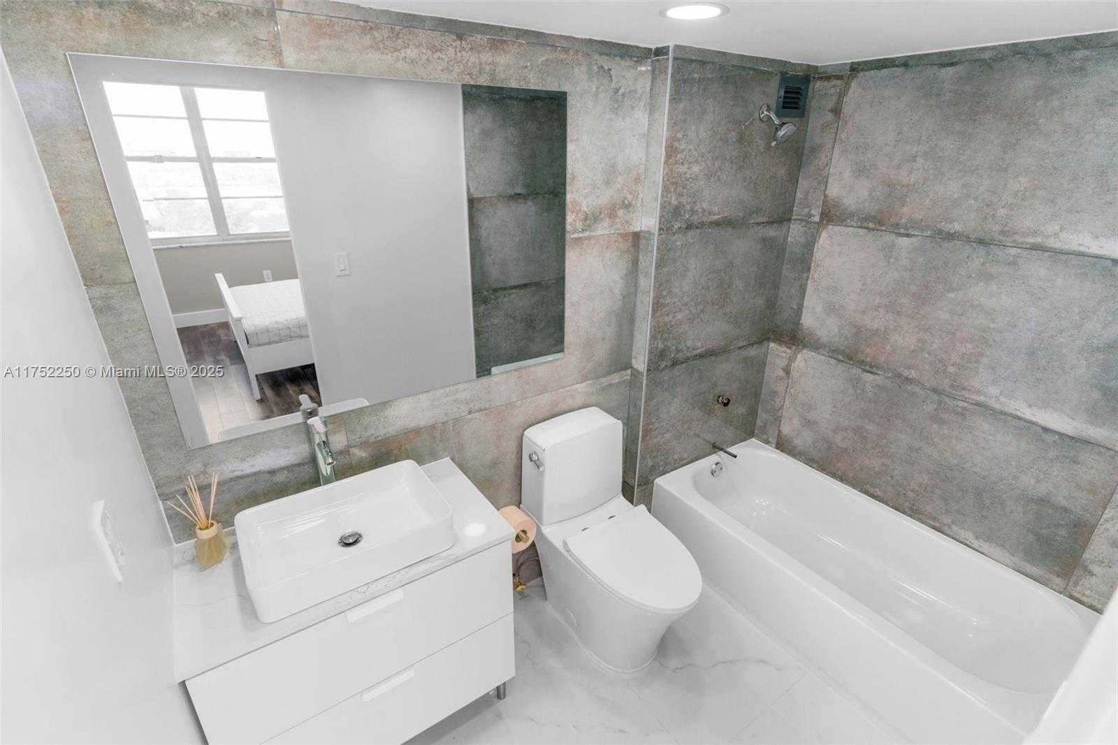 Small Image of 18011 BISCAYNE BLVD #1602, Aventura Number 14