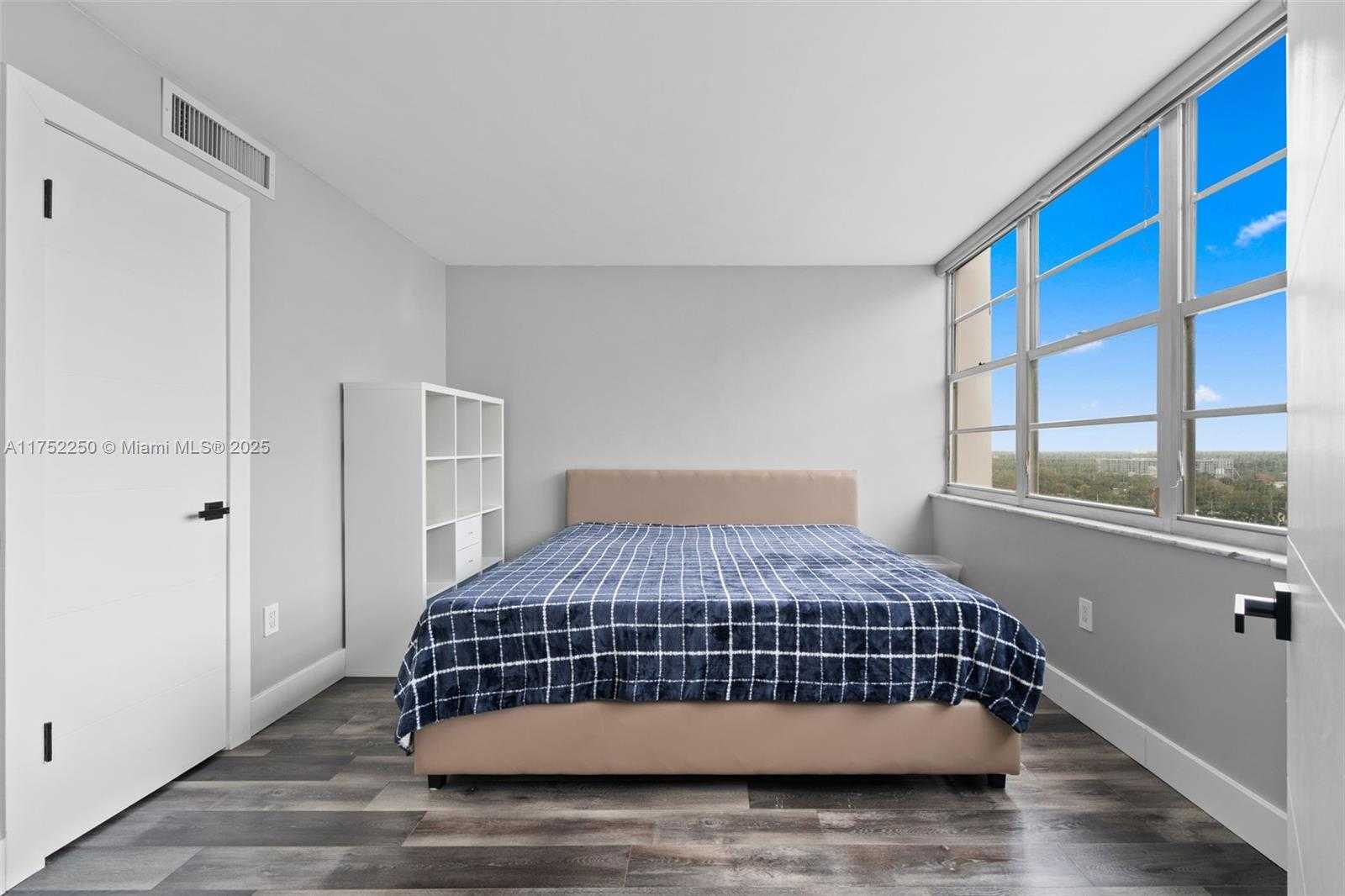 Small Image of 18011 BISCAYNE BLVD #1602, Aventura Number 16