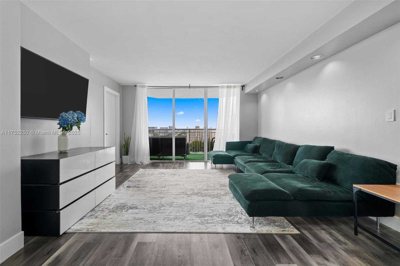 Small Image of 18011 BISCAYNE BLVD #1602, Aventura Number 2