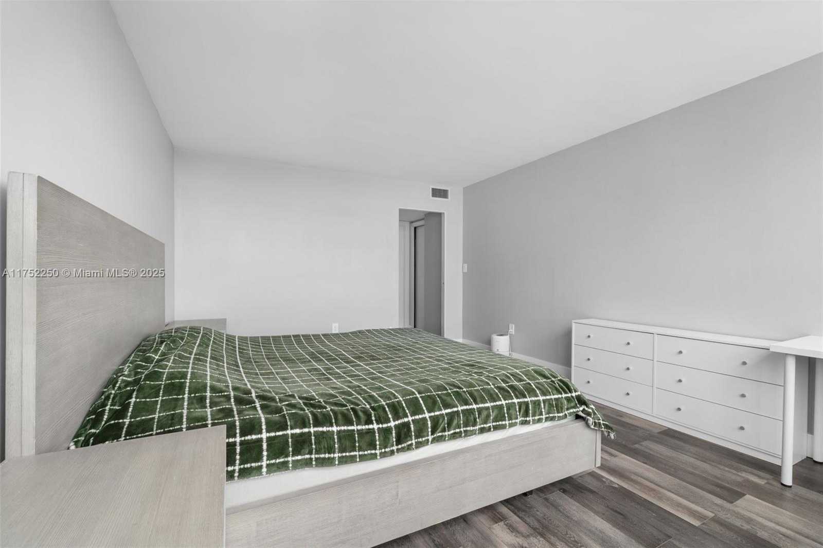 Small Image of 18011 BISCAYNE BLVD #1602, Aventura Number 21