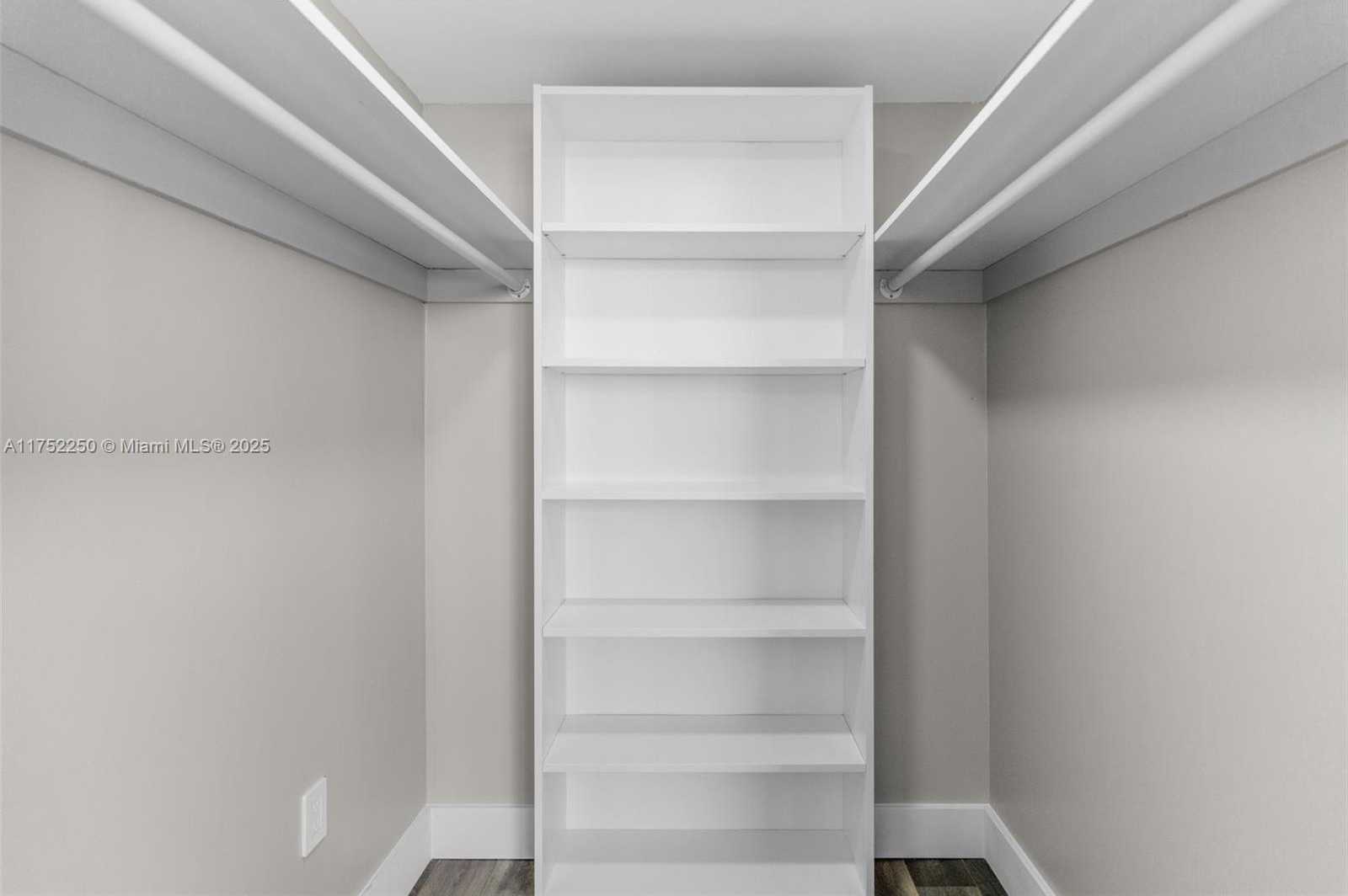 Small Image of 18011 BISCAYNE BLVD #1602, Aventura Number 26