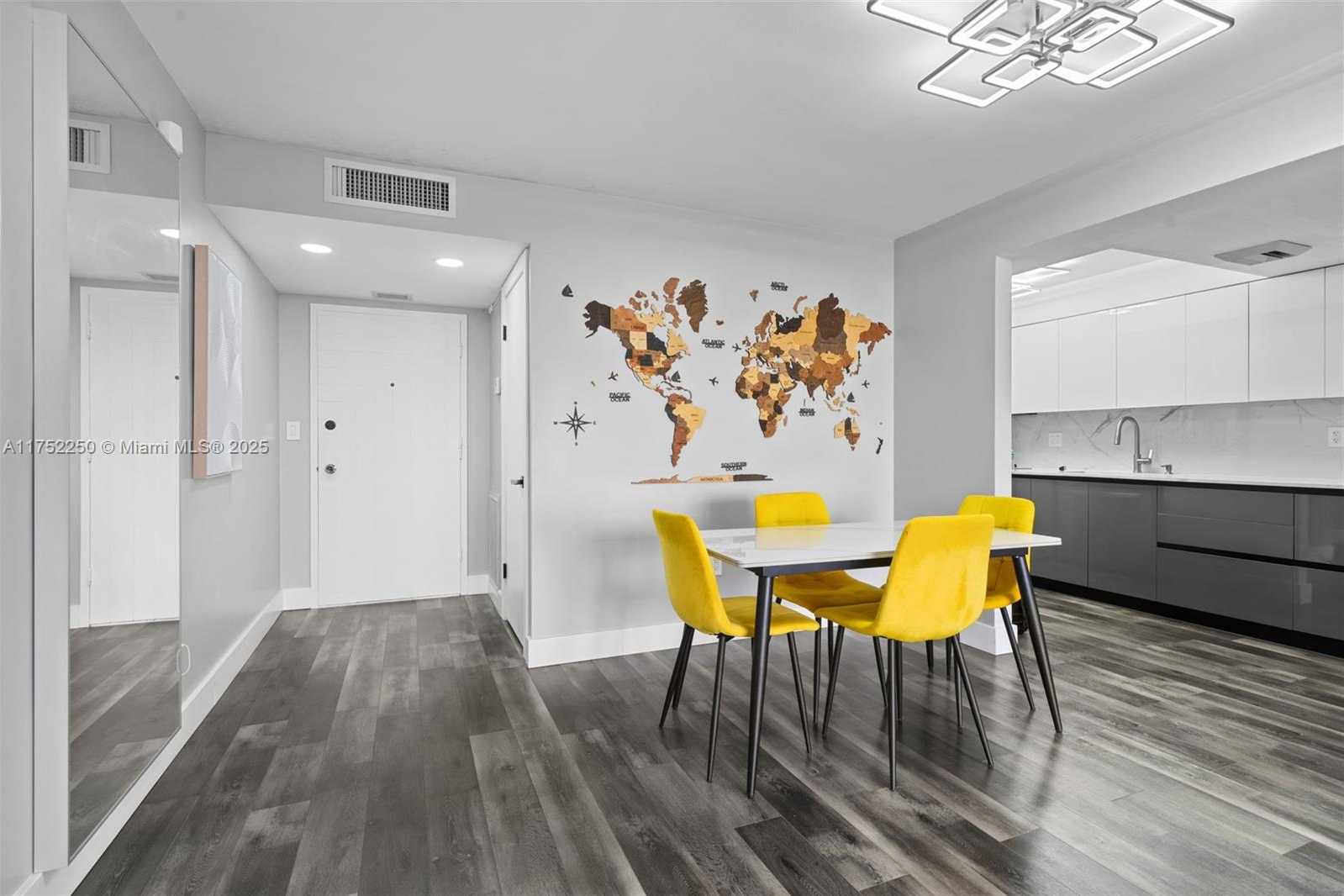 Small Image of 18011 BISCAYNE BLVD #1602, Aventura Number 3
