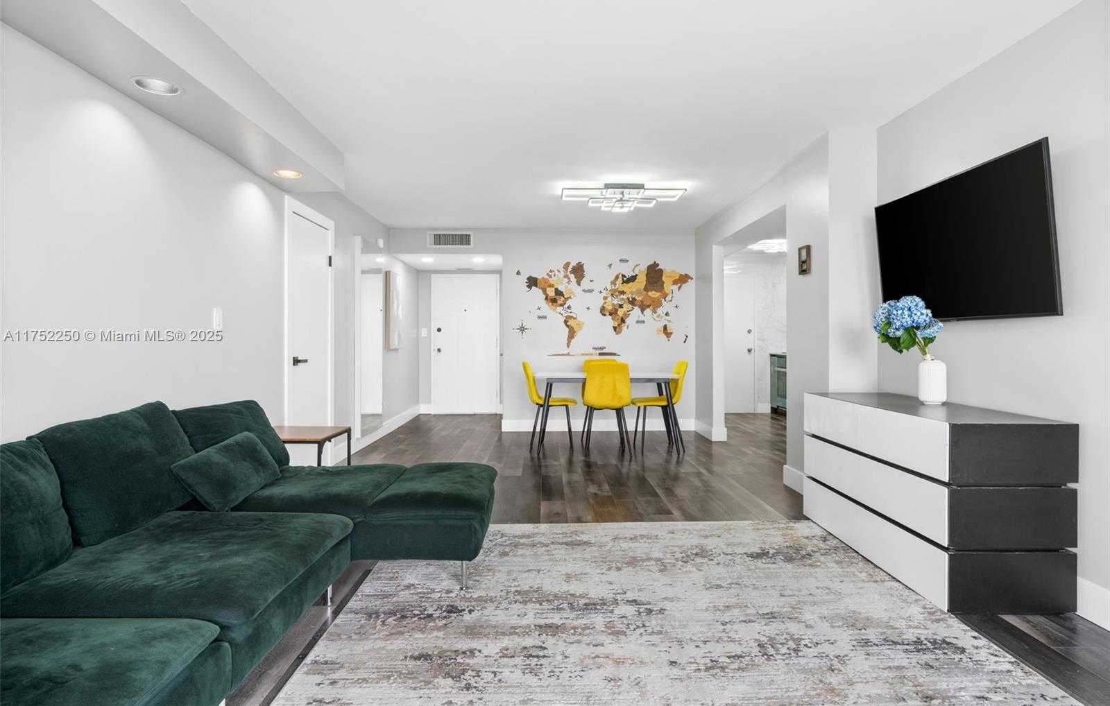 Small Image of 18011 BISCAYNE BLVD #1602, Aventura Number 4