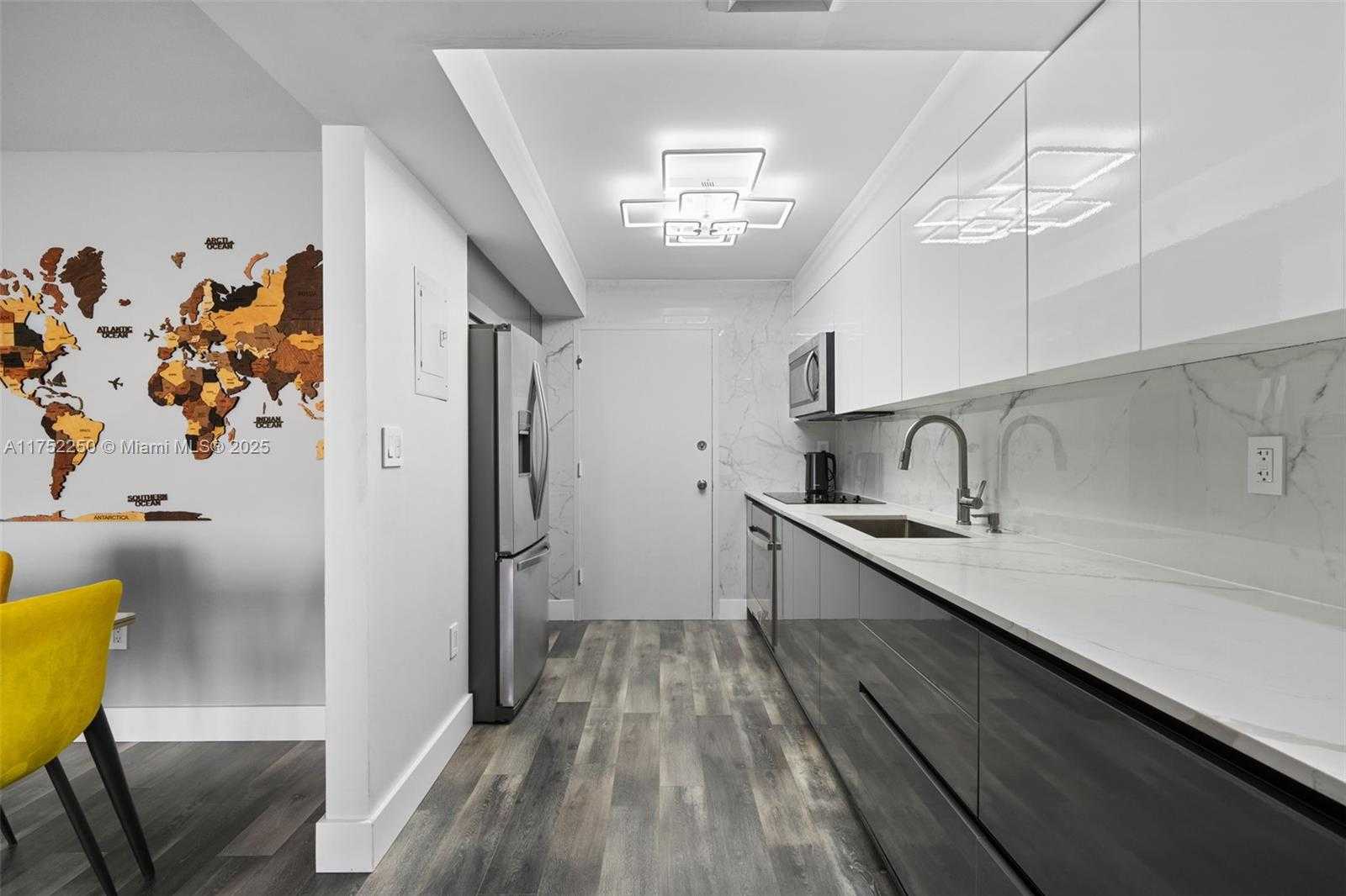 Small Image of 18011 BISCAYNE BLVD #1602, Aventura Number 5