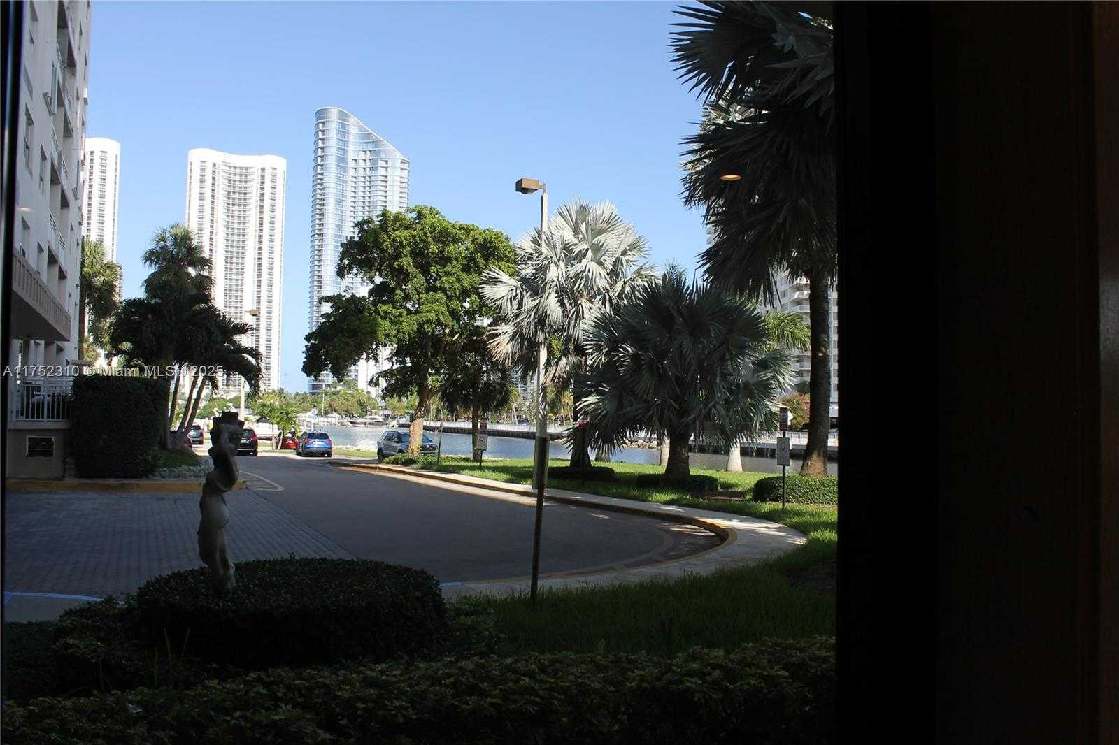 Small Image of 400 KINGS POINT DR #1527, Sunny Isles Beach Number 12
