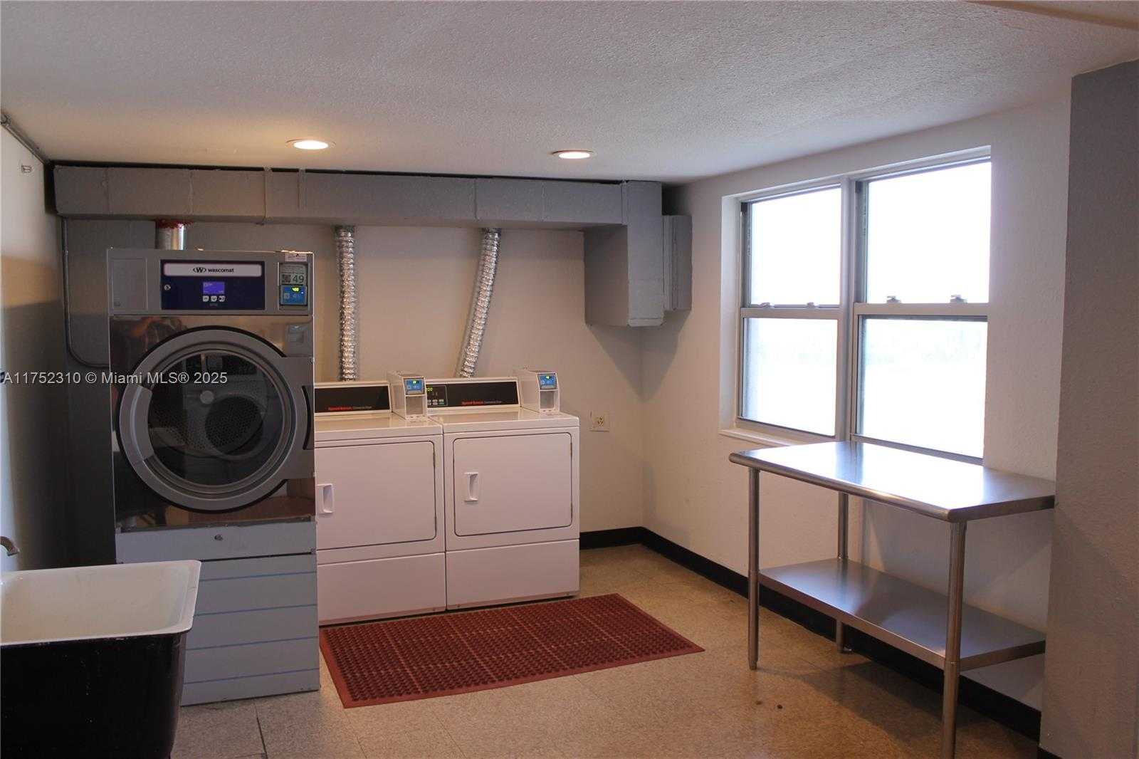 Small Image of 400 KINGS POINT DR #1527, Sunny Isles Beach Number 18